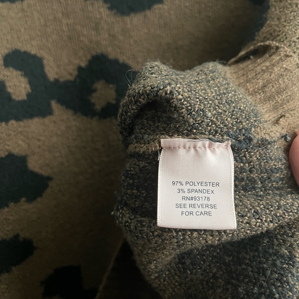 Brown Leopard Print Turtleneck Sweater – Size M - Picture 4 of 7